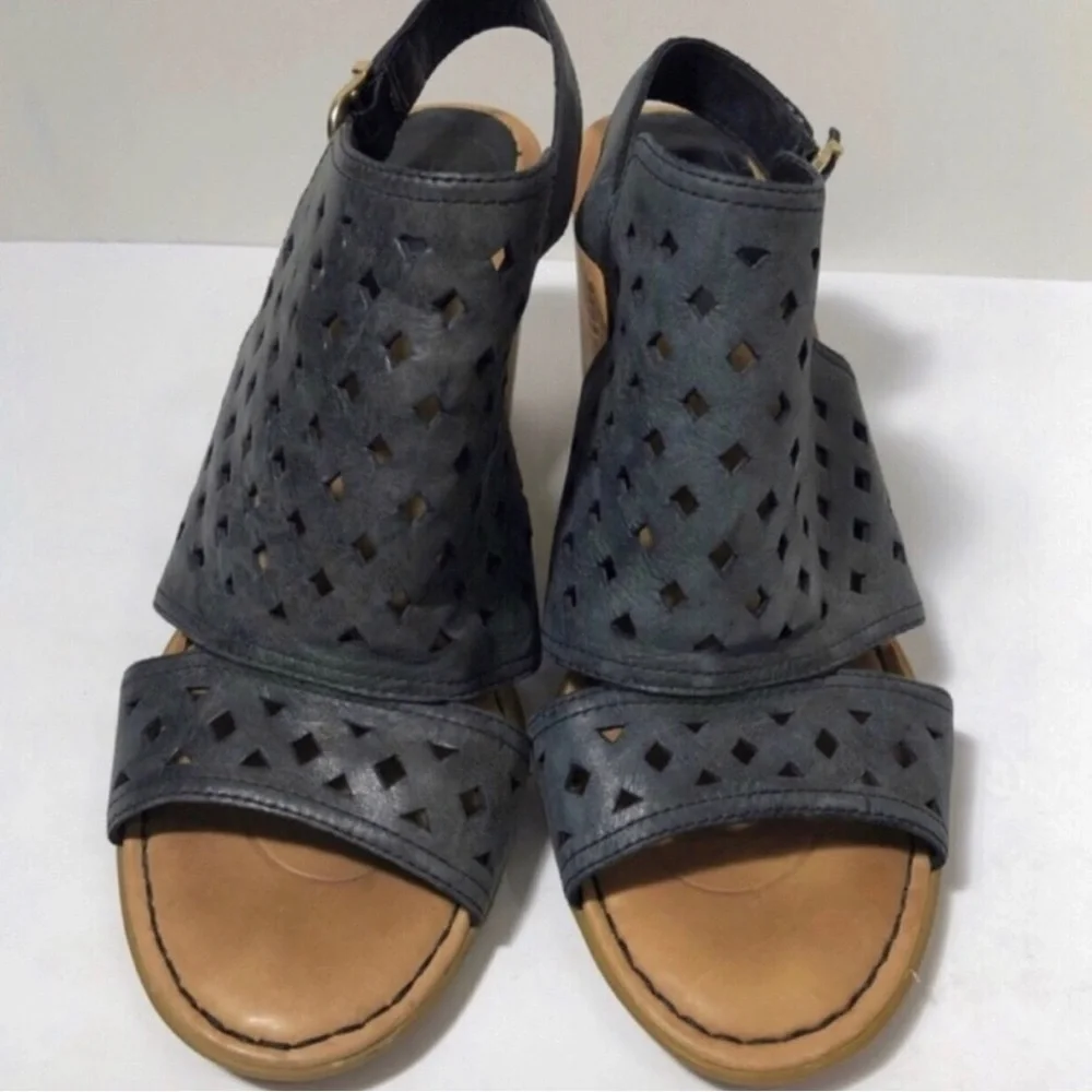 Born leather peep toe navy block heels. Size 10.